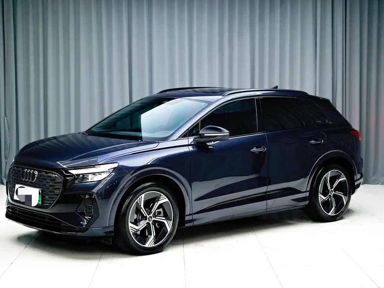 AUDI Q4 E TRON