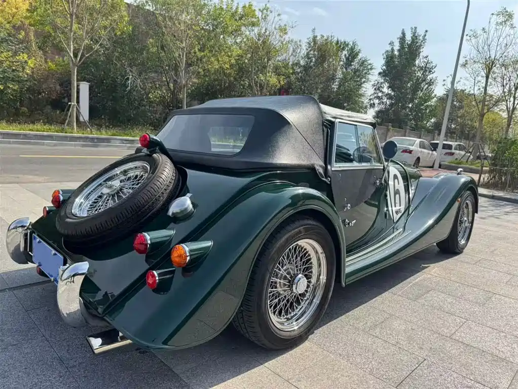 Morgan Plus 4 2013 2.0L Sport 2-seater фото 5