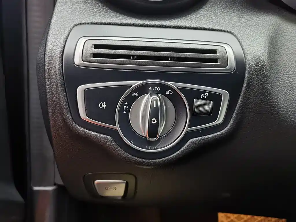 Mercedes-Benz C-Class 2017 Facelift C 200 Sport Edition фото 21