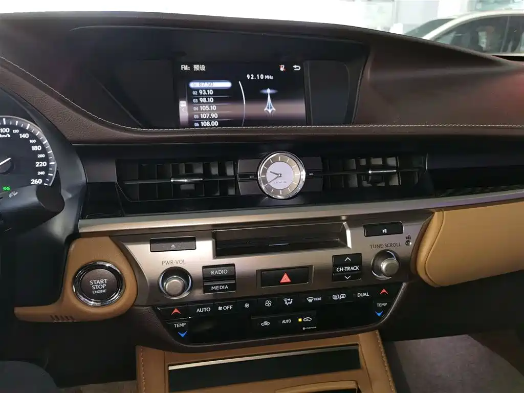 Lexus ES 2015 200 Elite Edition фото 5