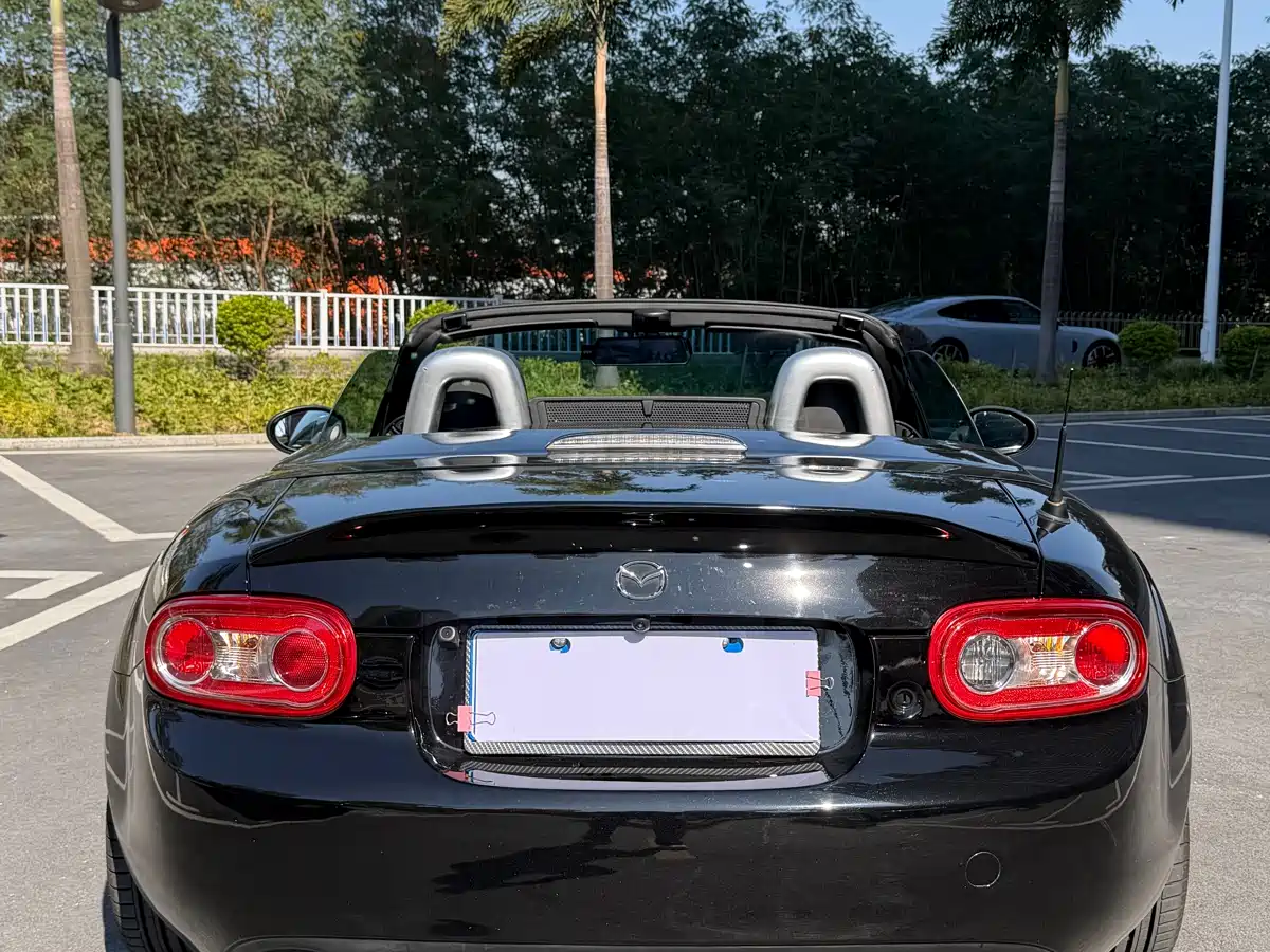 Mazda MX-5 2010 2009 2.0