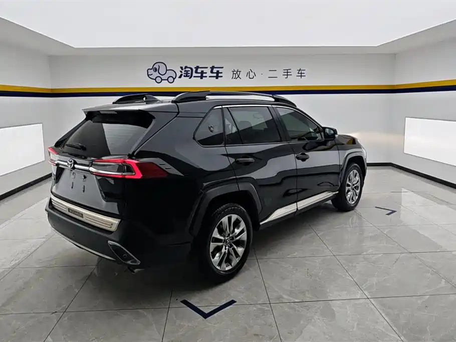 Toyota Wildlander 2022 2.0L CVT FWD Luxury PLUS Edition фото 3