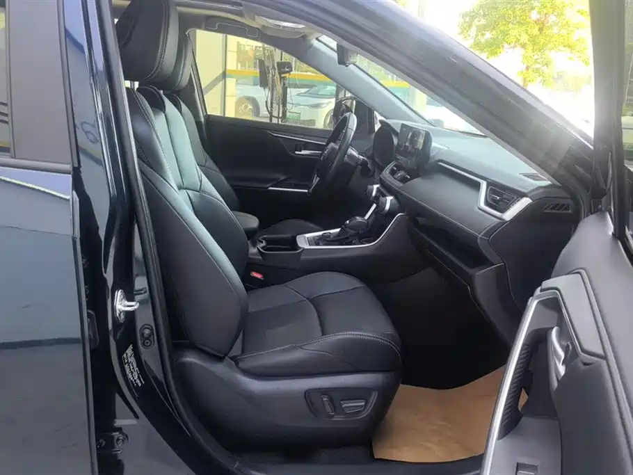 Toyota Wildlander 2023 Hybrid 2.5L E-CVT AWD Premium Edition фото 8
