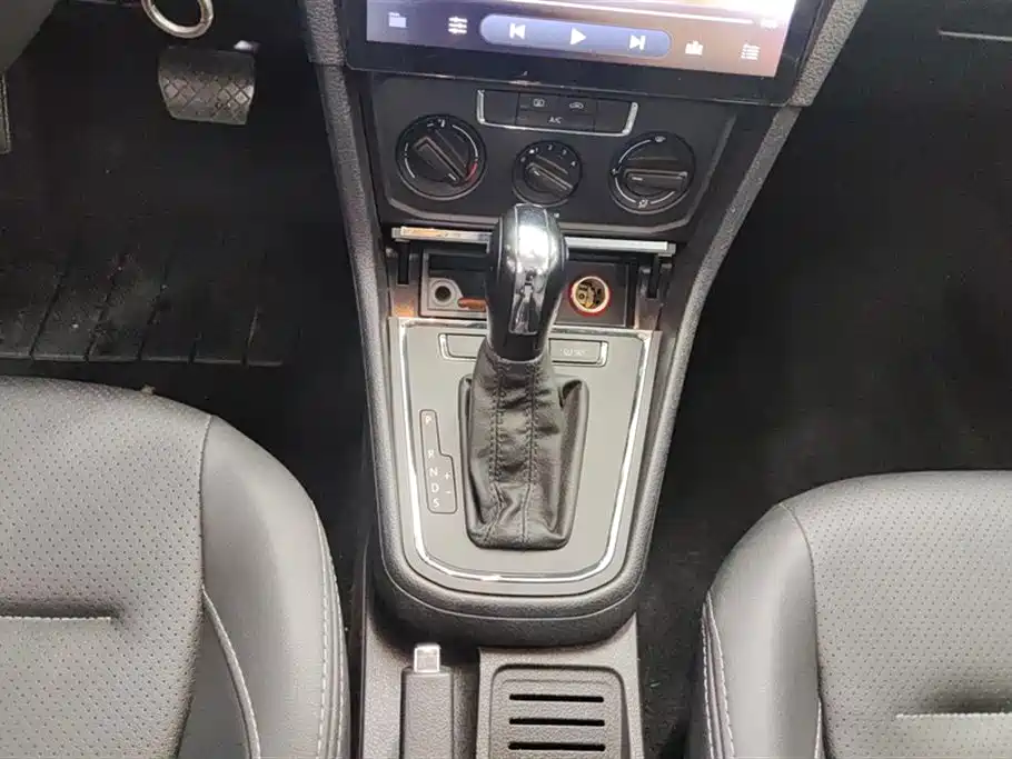 Volkswagen Bora 2018 1.5L Automatic Fashion фото 16