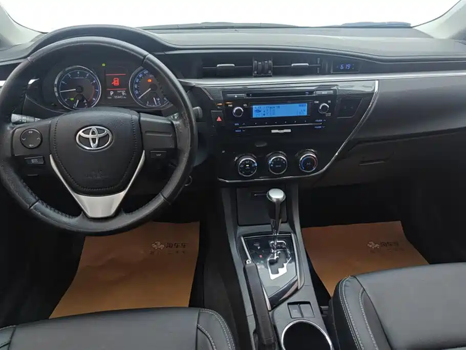Toyota Corolla 2014 1.6L CVT GL-i Leather Edition фото 12