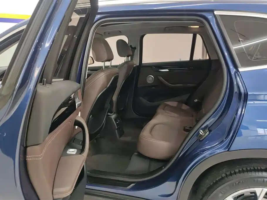 BMW X1 2022 sDrive25Li Leading фото 11