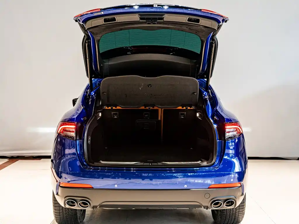 Photo 18 - Maserati Levante