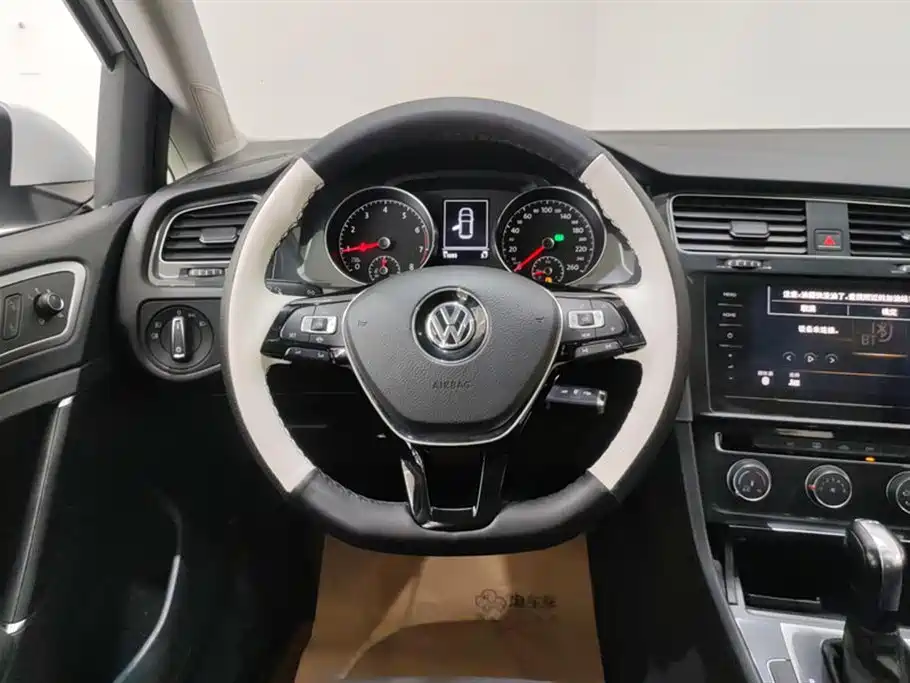 Volkswagen Golf 2020 200TSI DSG Comfort Progressive Edition фото 15