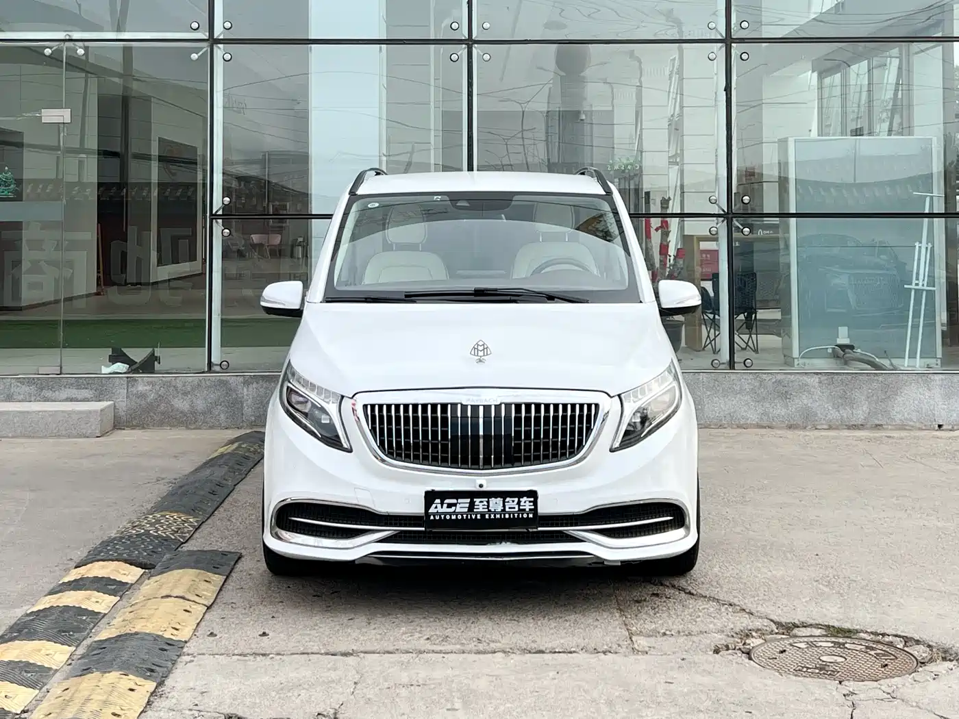 Mercedes-Benz V-Class 2018 V 260 L Premium Long Wheelbase Edition China VI фото 2