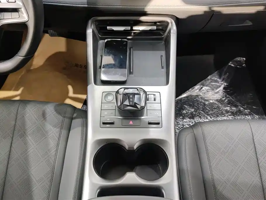 BYD Qin PLUS 2025 DM-i Smart Drive 55KM Leader фото 16