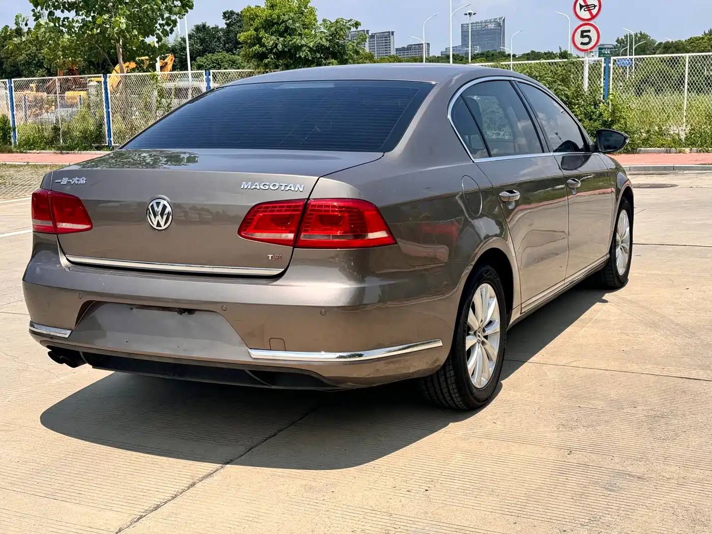 Фото 5 - Volkswagen Magotan