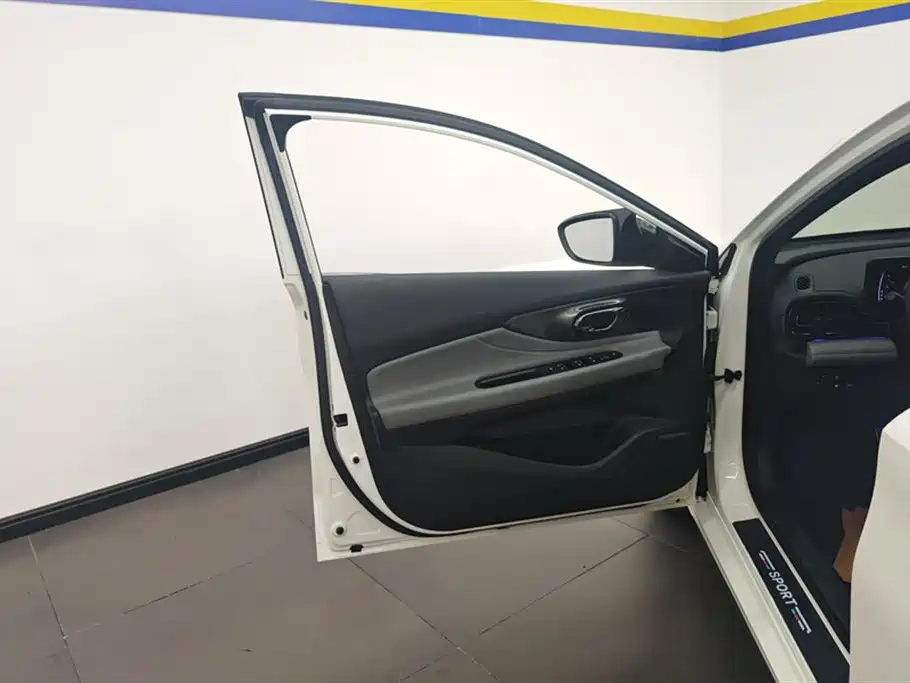 GAC Trumpchi Trumpchi Emkoo 2021 270T DCT J15 Edition фото 7