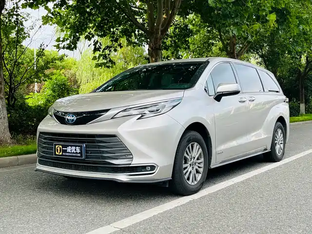Toyota Sienna 2.5L, гибрид, Премиум