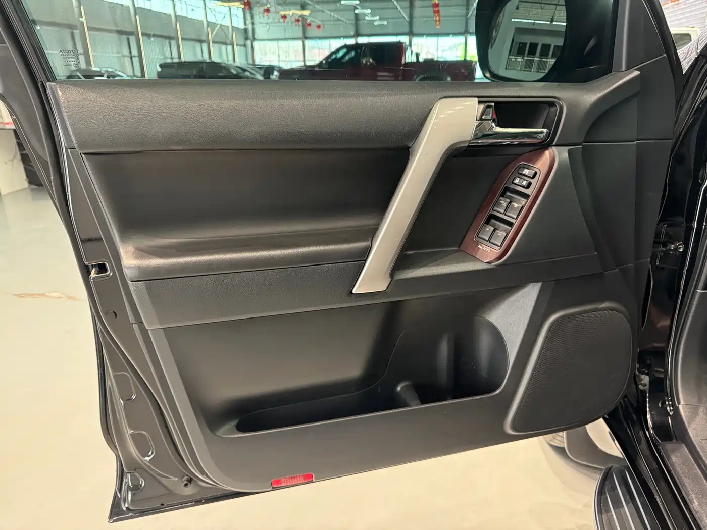 Toyota Prado 2014 4.0L Automatic TX-L фото 13