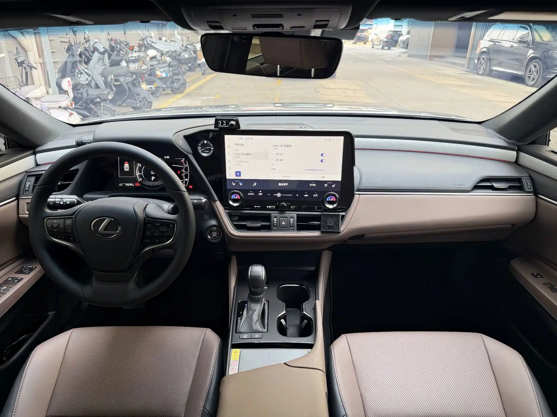 Фото 11 - Lexus ES