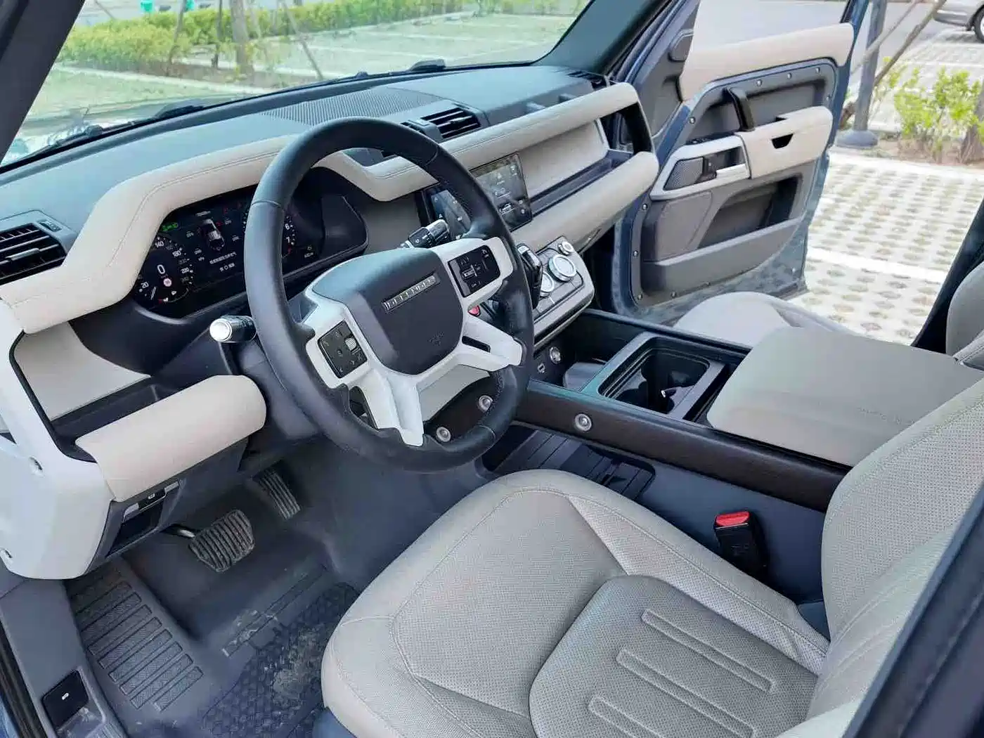 Land Rover Defender 2021 110 P400 SE фото 5