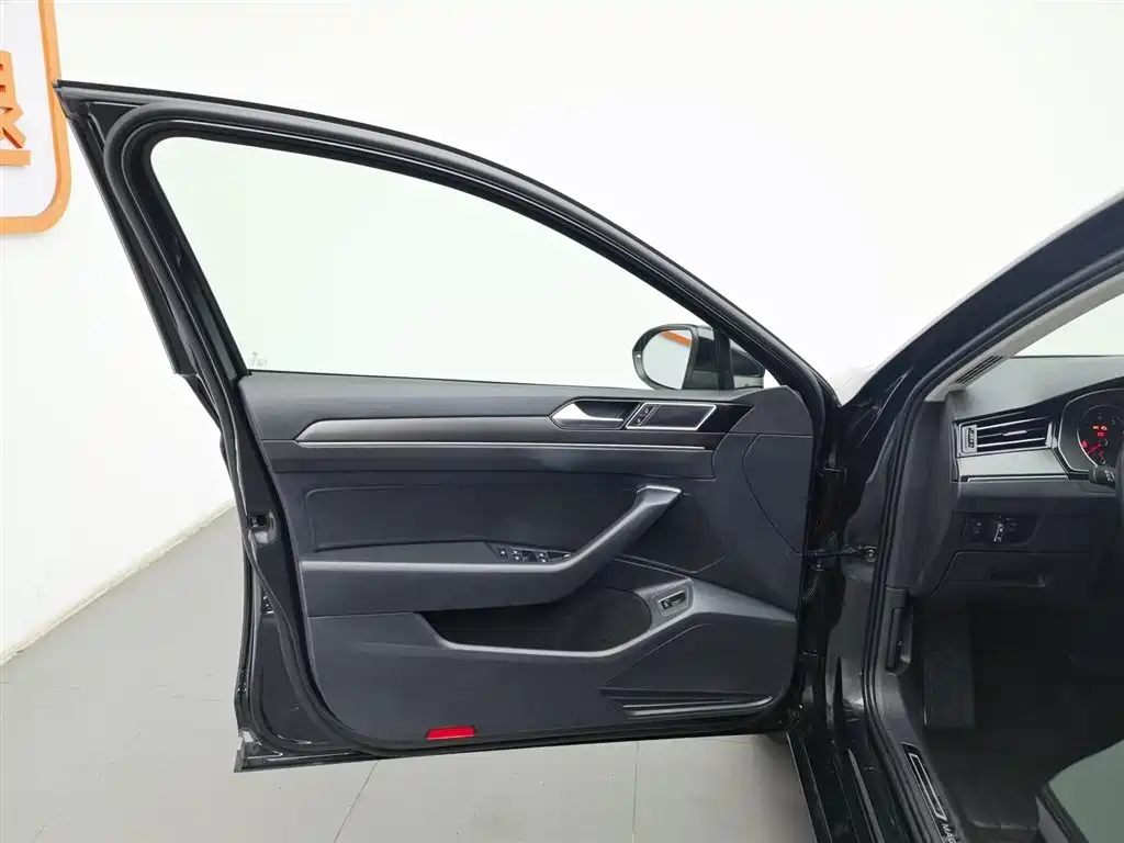Volkswagen Magotan 2020 330TSI DSG Leading фото 8