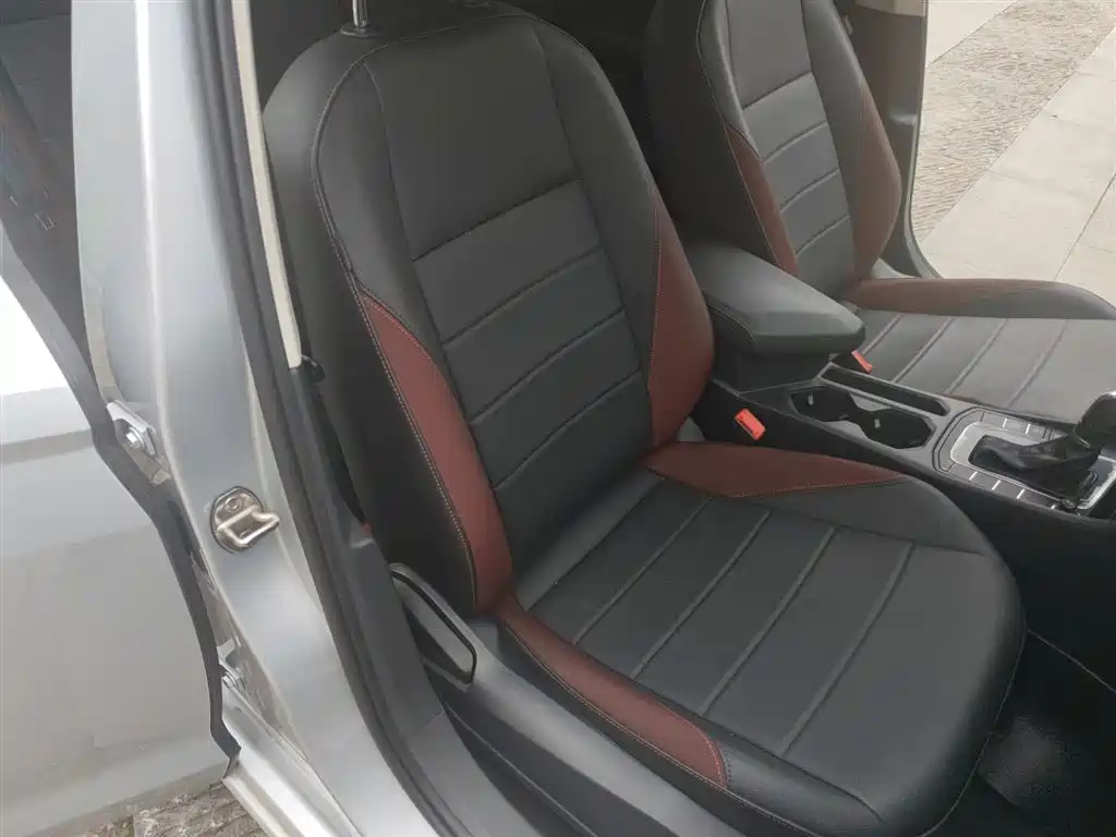 VOLKSWAGEN BORA