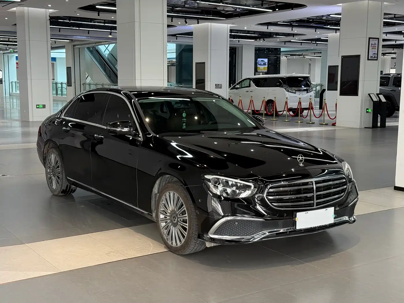 MERCEDES-BENZ E CLASS