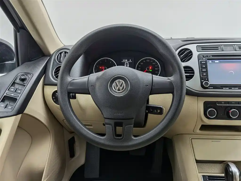Volkswagen Tiguan 2015 1.8TSI Automatic 2WD Trendline фото 11