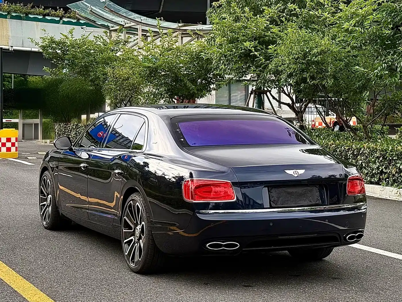 Фото 4 - Bentley Flying Spur
