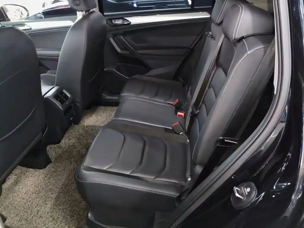 Photo 17 - Volkswagen Tiguan L
