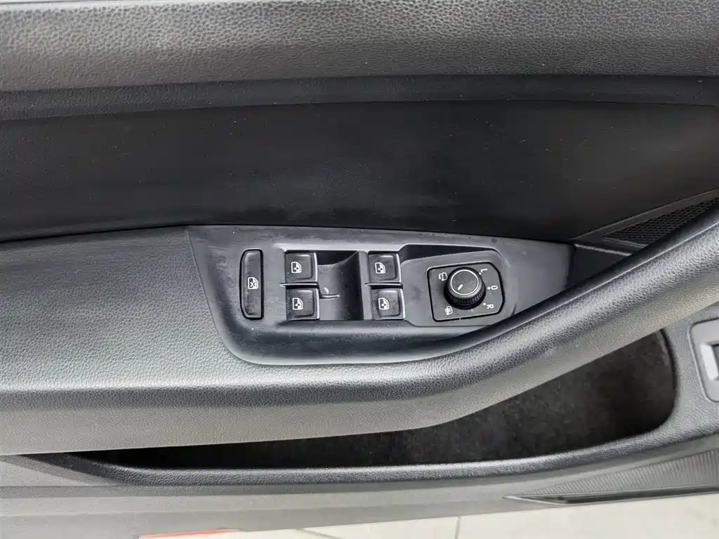 Volkswagen Magotan 2019 330TSI DSG Luxury Class China VI фото 9
