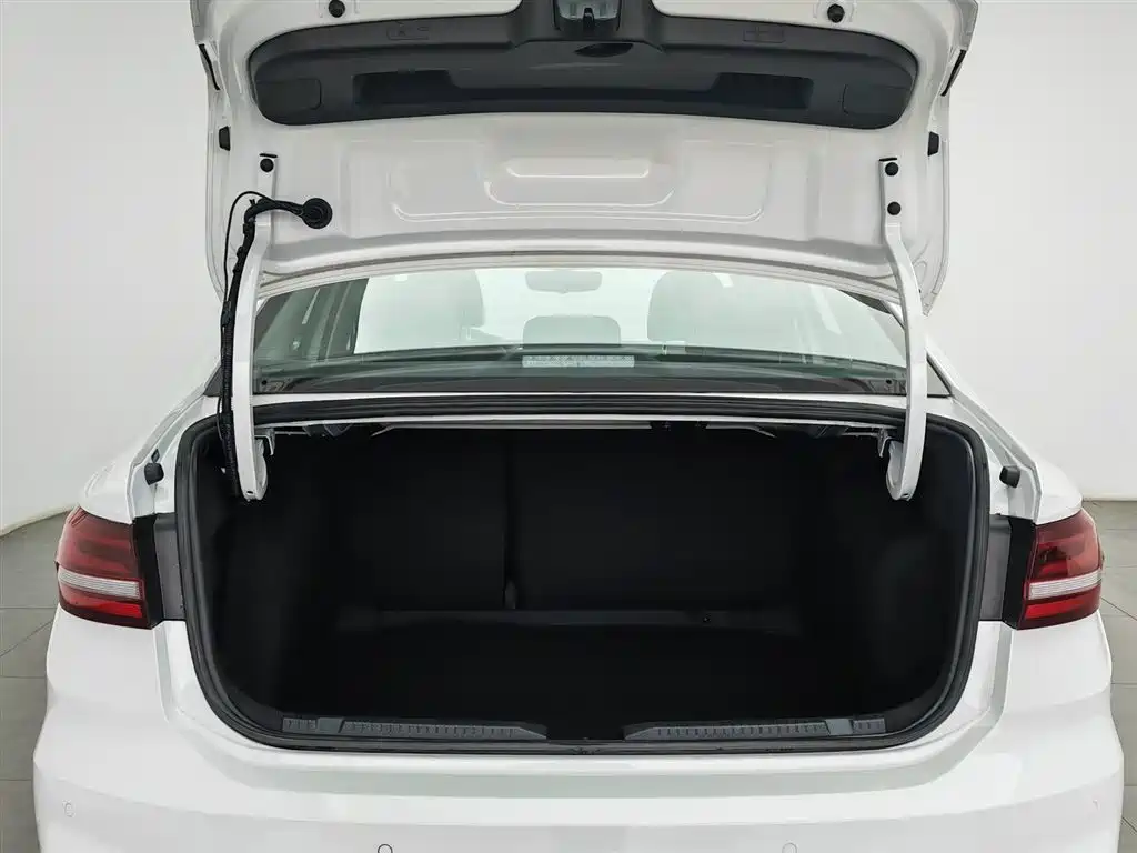 Volkswagen Lavida 2024 Model 1.5L Automatic Delight Edition фото 16