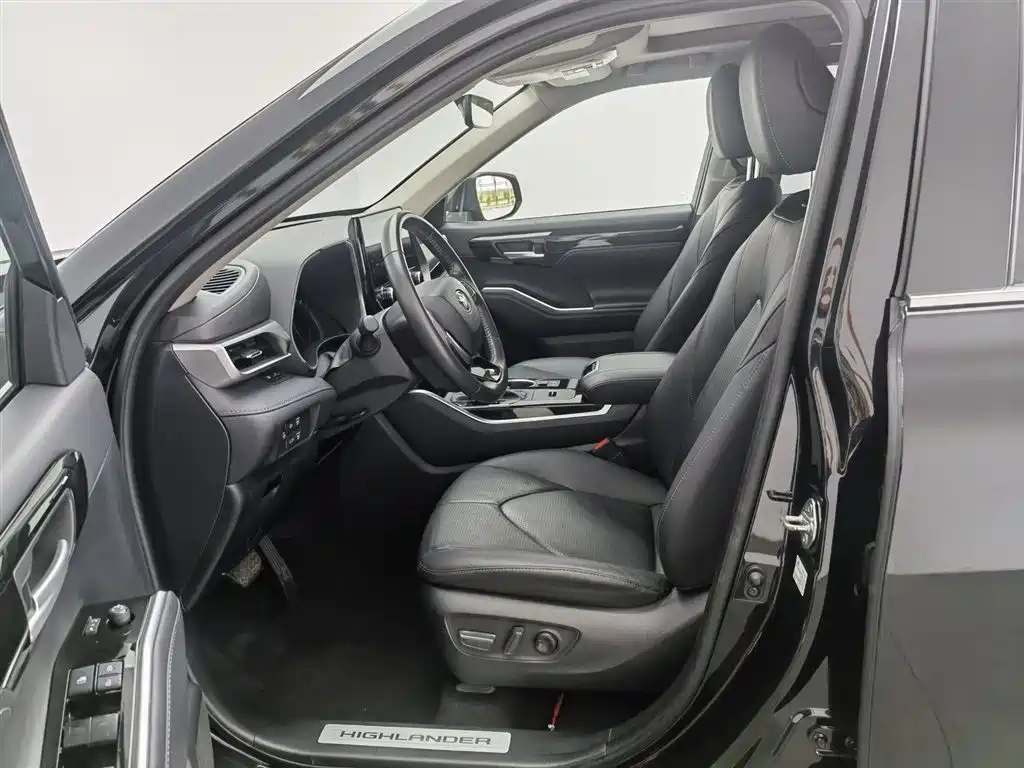 TOYOTA HIGHLANDER