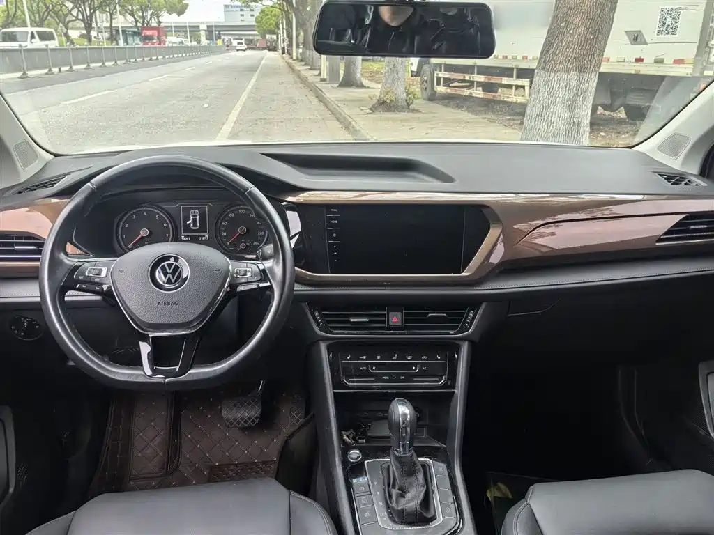 VOLKSWAGEN TUYUE