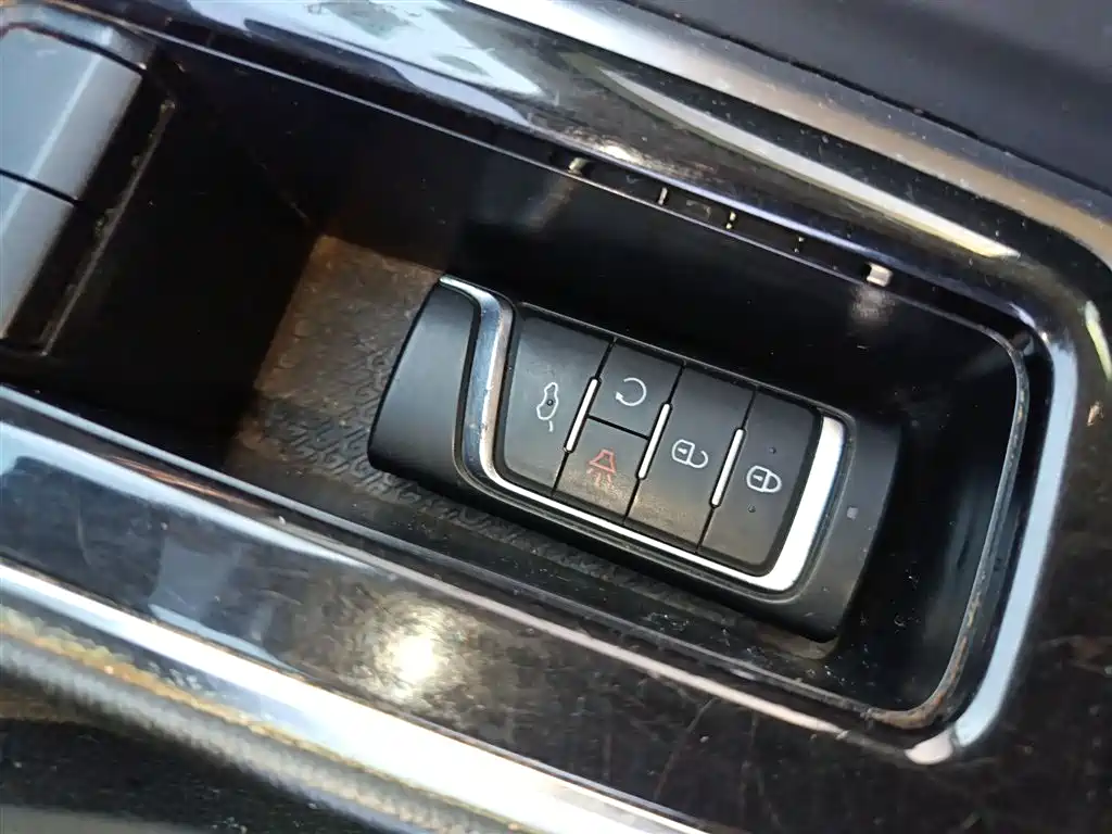 GAC Trumpchi Trumpchi GS8 2017 320T 2WD Luxury Smart Connect (7-seater) фото 17