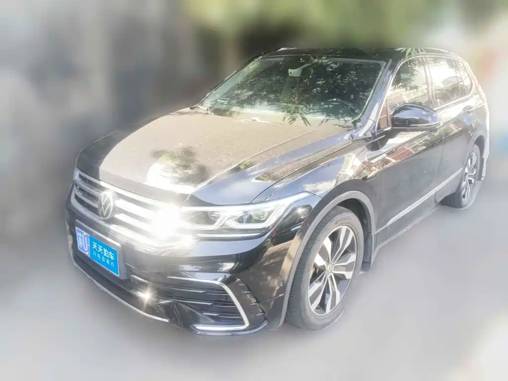 Photo 1 - Volkswagen Tiguan L