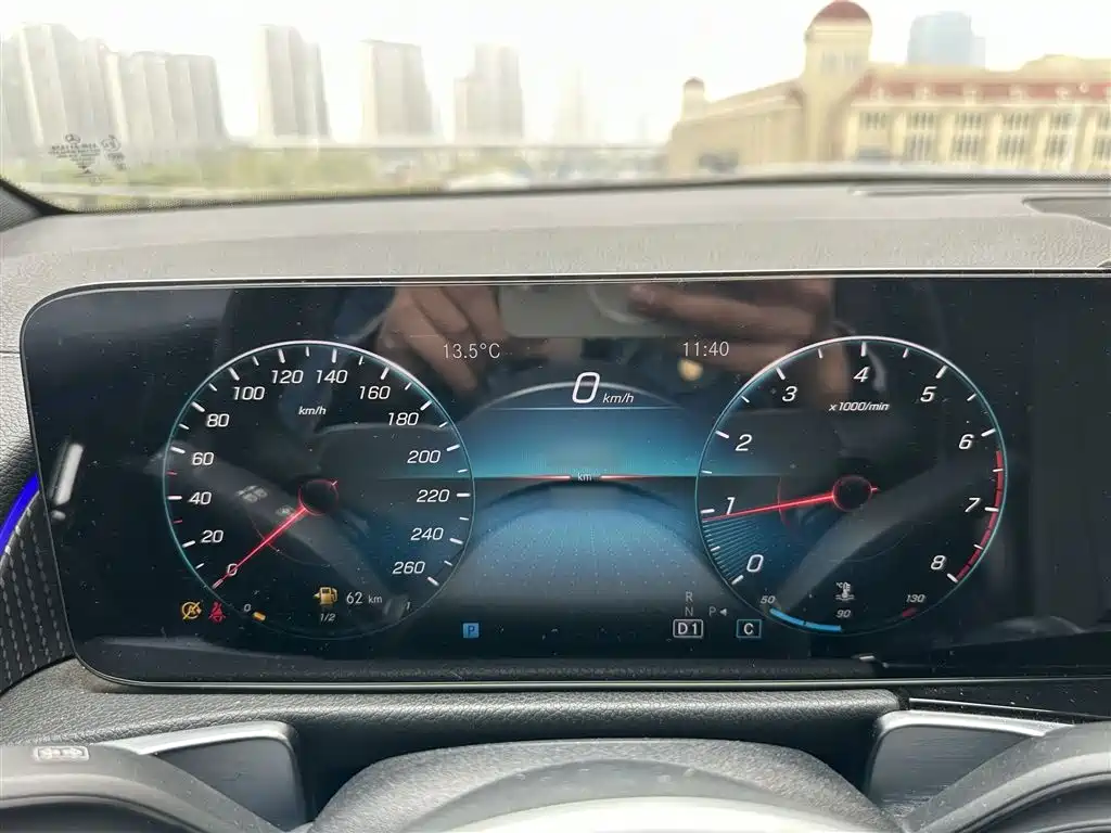 MERCEDES-BENZ GLB