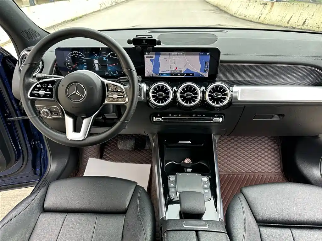 MERCEDES-BENZ GLB
