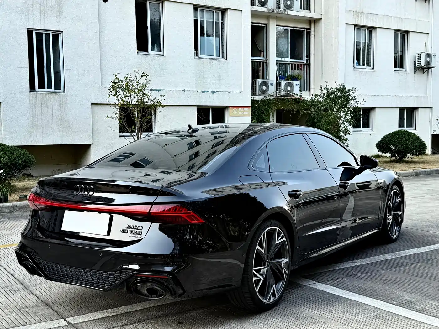 Audi A7L 2024 45 TFSI quattro Black Warrior Edition фото 13