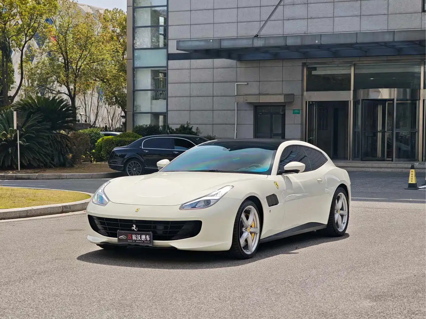 Ferrari GTC4Lusso 2019 2017 3.9T V8