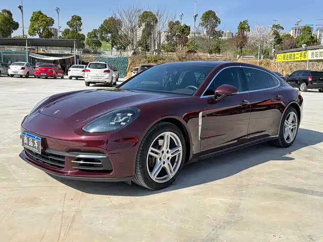 PORSCHE PANAMERA