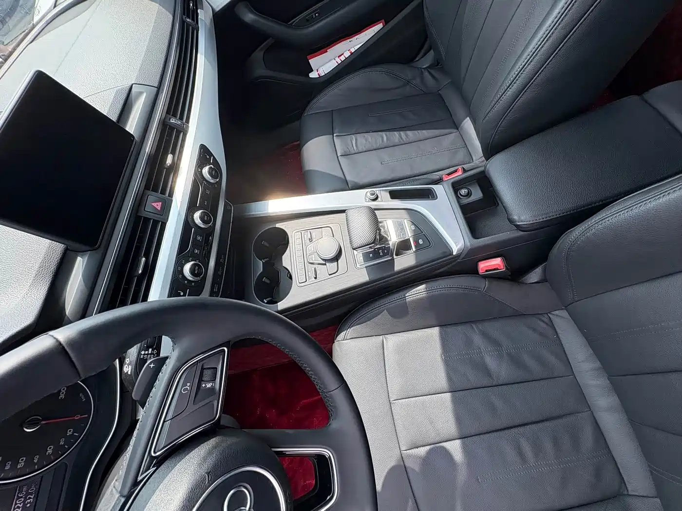 Фото 8 - Audi A4L