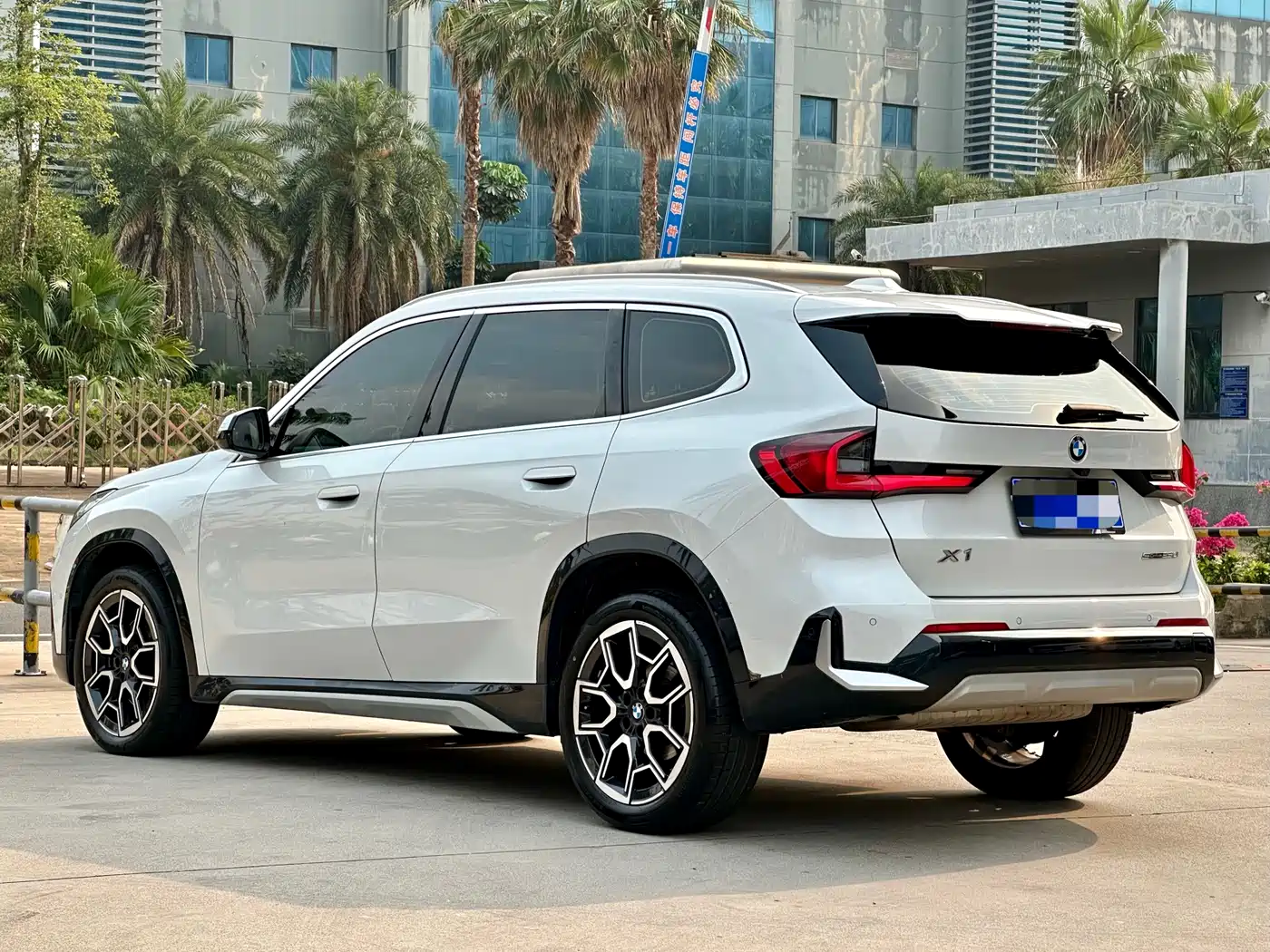 BMW X1 2024 sDrive25Li X Design Package фото 7