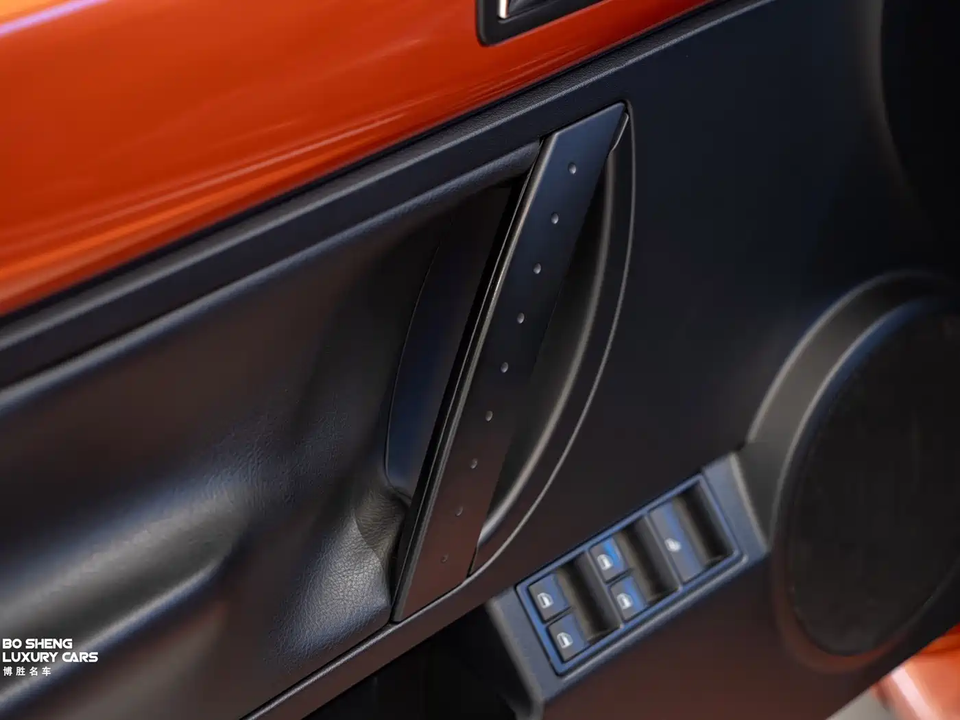 Volkswagen Beetle 2010 Model 2.0 BlackOrange Convertible Luxury Edition фото 11