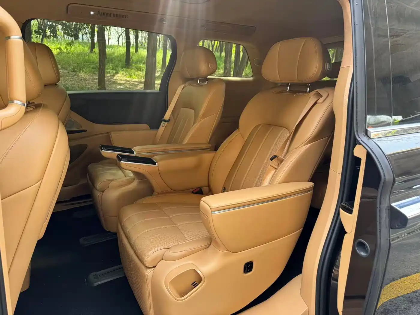 Voyah Auto Voyah Dreamer 2025 Model PHEV 4WD Premium QianKun Edition фото 7