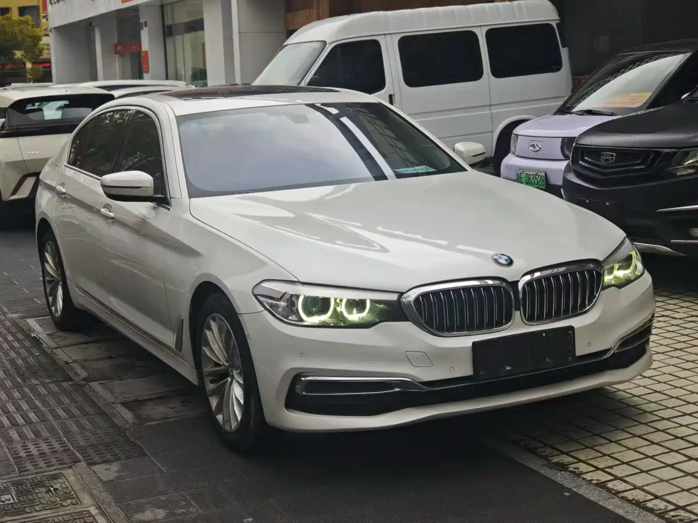 BMW 5 Series 2020 525Li Luxury Package фото 2