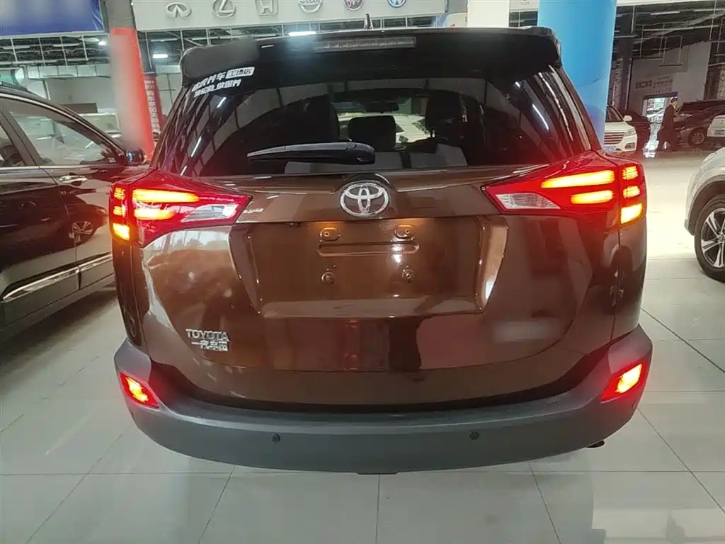 Toyota RAV4 Rongfang 2015 2.0L CVT 2WD Trend Edition фото 6