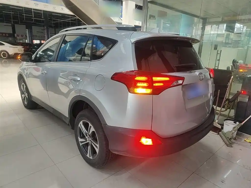 Toyota RAV4 Rongfang 2015 2.0L CVT 2WD Trend Edition фото 5