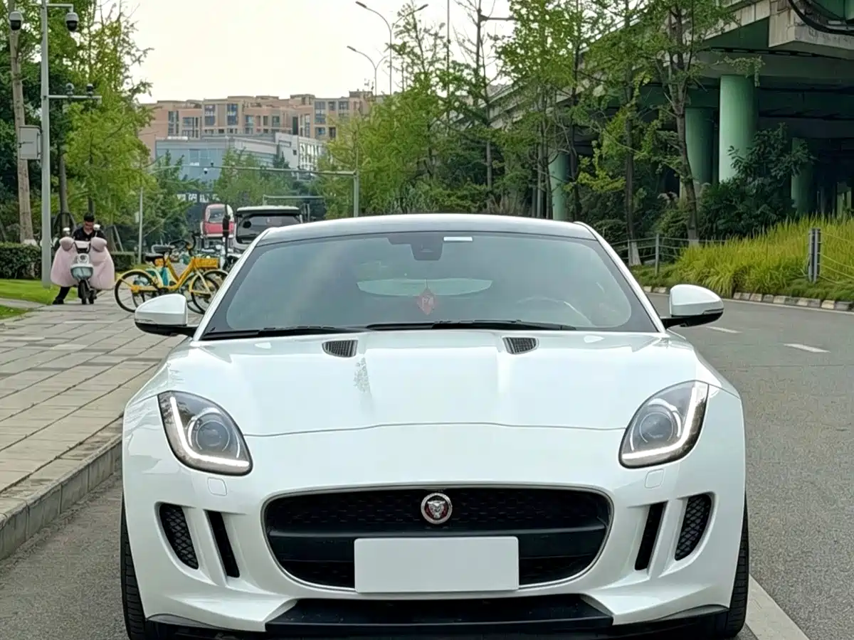 Photo 3 - Jaguar F-TYPE