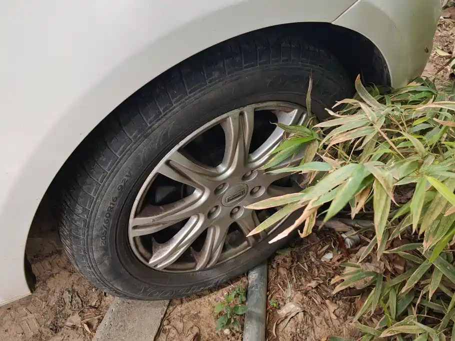 Qoros 3 2019 2018 Sedan 1.6L Auto Leading