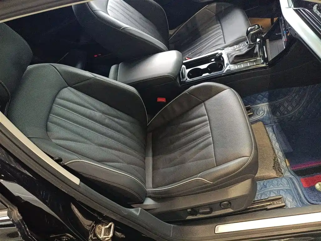 Volkswagen Passat 2023 330TSI Starlight Luxury Edition фото 20