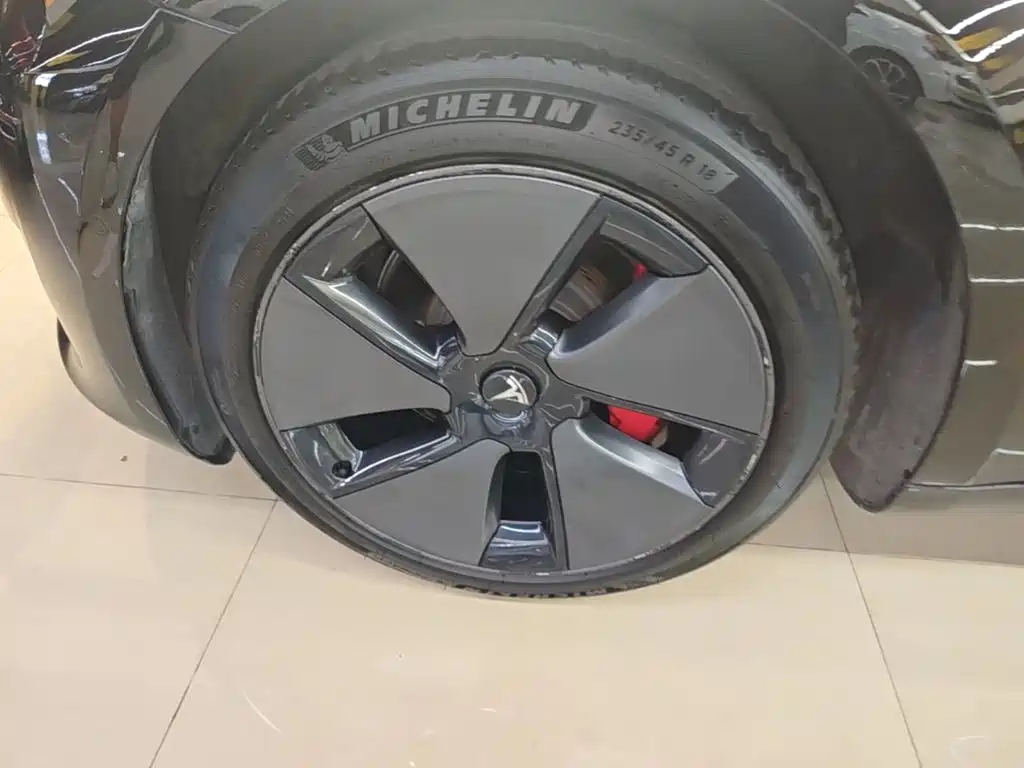 Фото 23 - Tesla Model 3