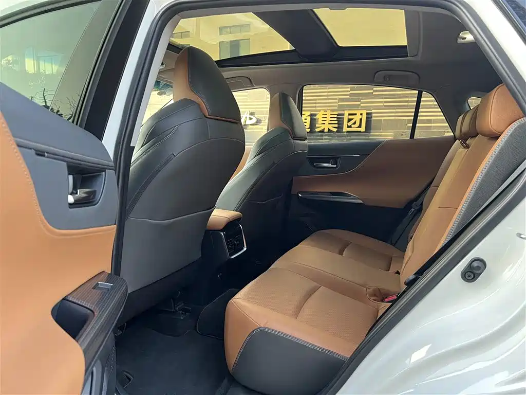 Toyota Venza 2022 2.0L CVT AWD Ultimate Edition фото 5