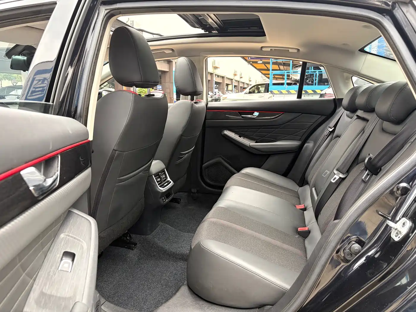 DONGFENG YI HYUN MAX